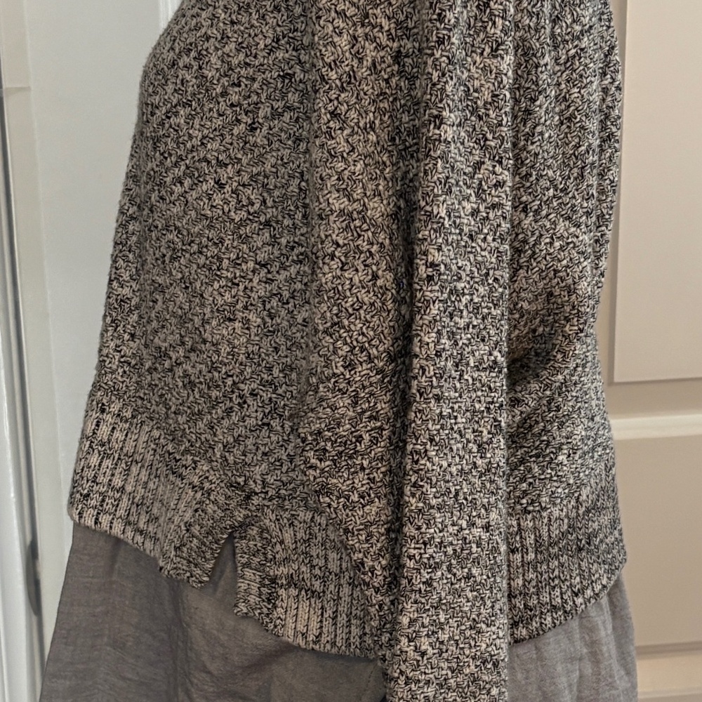Banana Republic Cotton Blend Knit Sweater with Layered Hem - Picture 4 of 11
